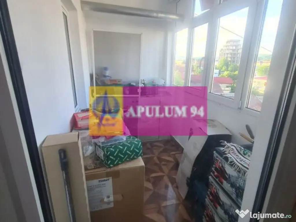 Apartament cu 3 camere de vanzare in Campina - Zona Centrala