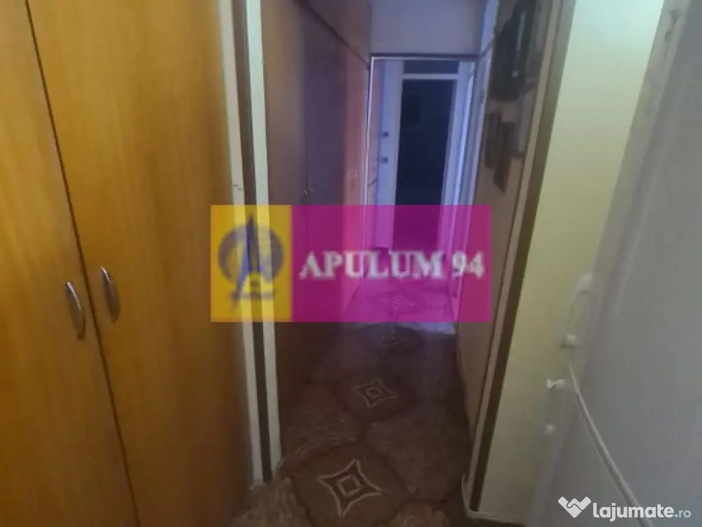 Apartament cu 3 camere de vanzare in Campina - Zona Centrala