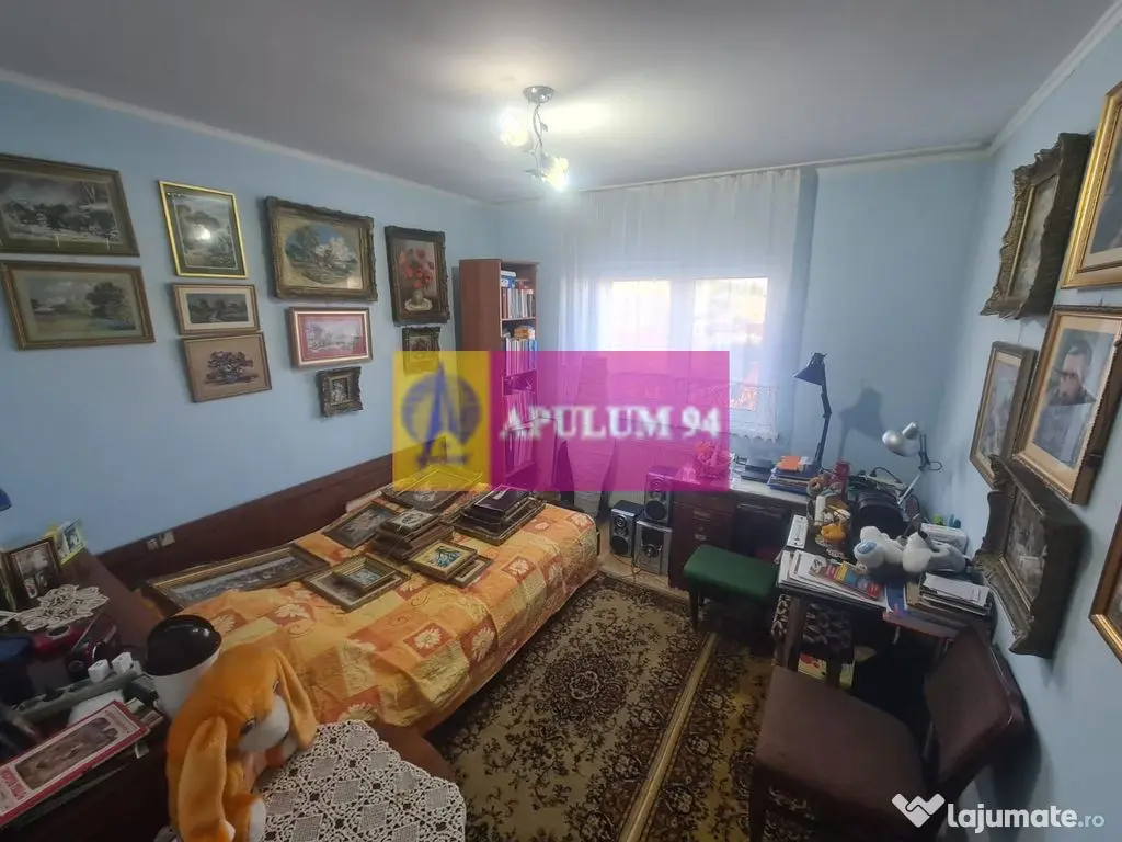 Apartament cu 3 camere de vanzare in Campina - Zona Centrala