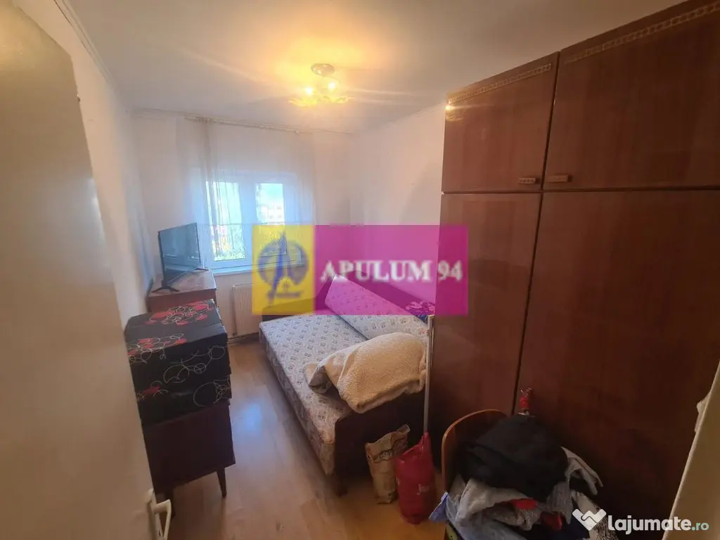 Apartament cu 3 camere de vanzare in Campina - Zona Centrala