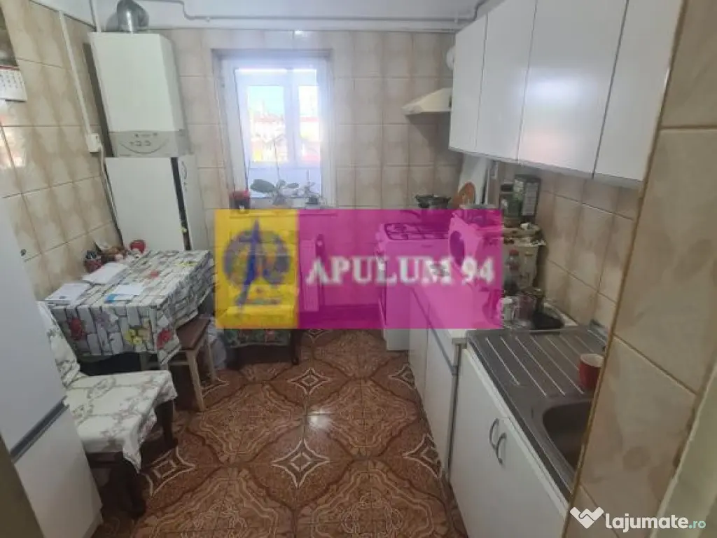 Apartament cu 3 camere de vanzare in Campina - Zona Centrala