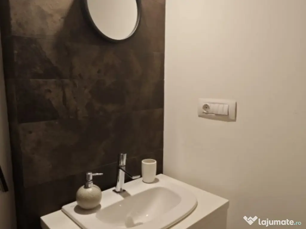 Apartament premium, de vanzare, cu 2 camere, 60 mp, zona Hot