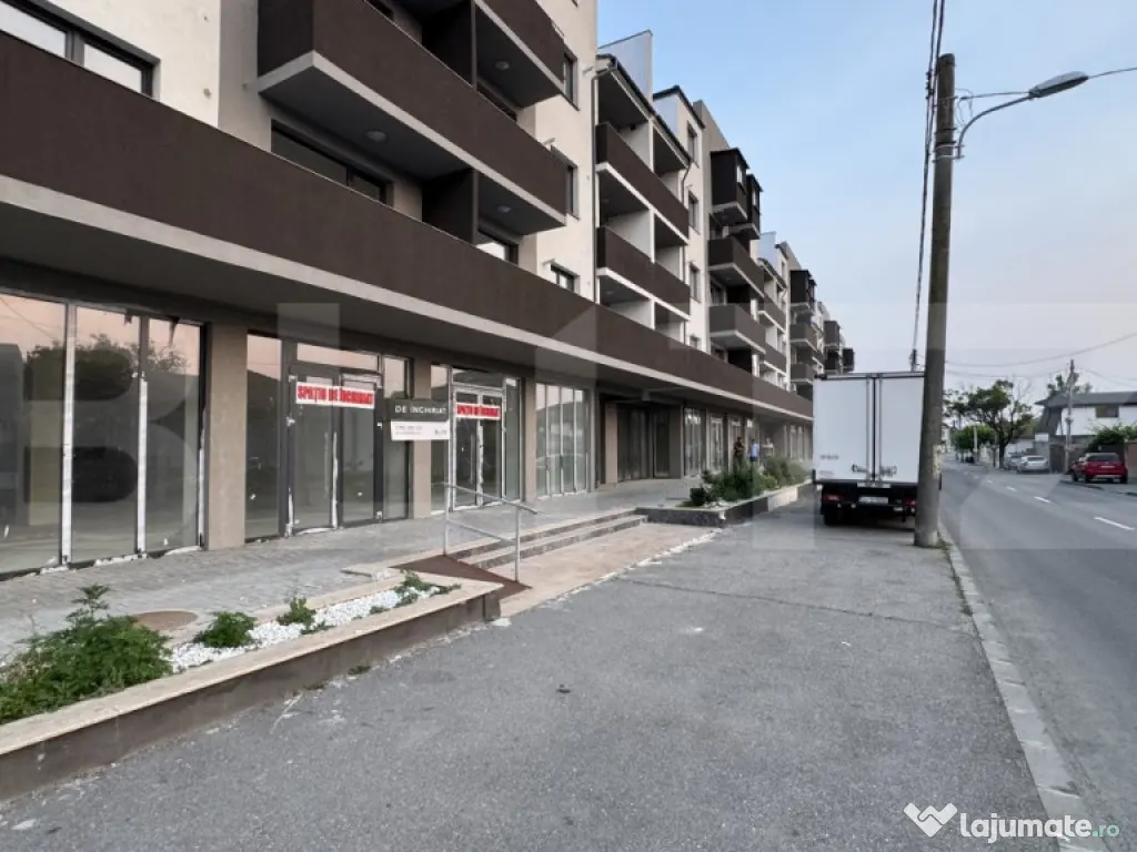 Spațiu comercial parter bloc nou, 109 mp open space, vitrin