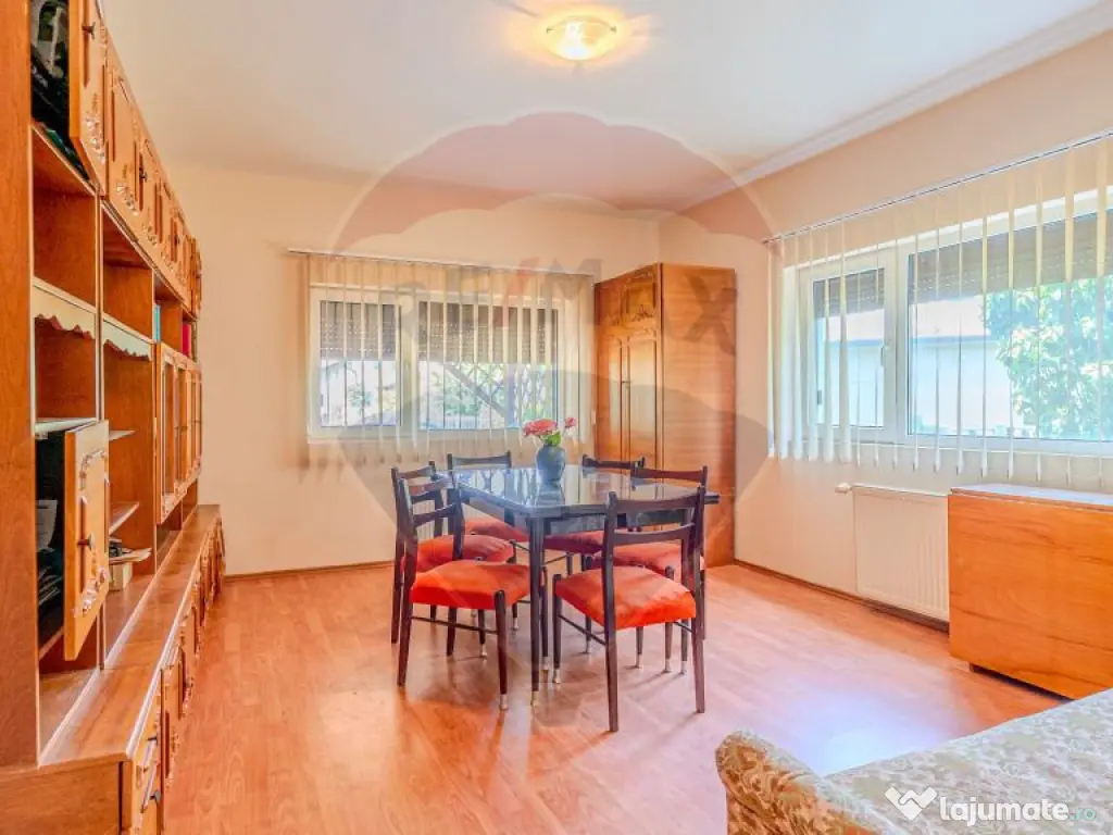 Vila rezidential/ gradina de vis/sera/ panouri/ Sanpetru!