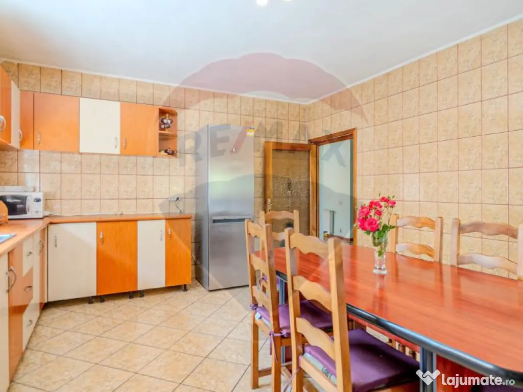 Vila rezidential/ gradina de vis/sera/ panouri/ Sanpetru!