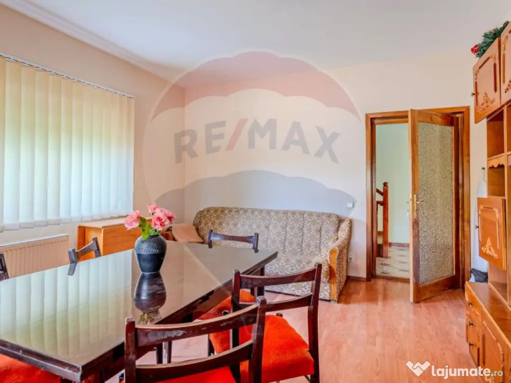 Vila rezidential/ gradina de vis/sera/ panouri/ Sanpetru!