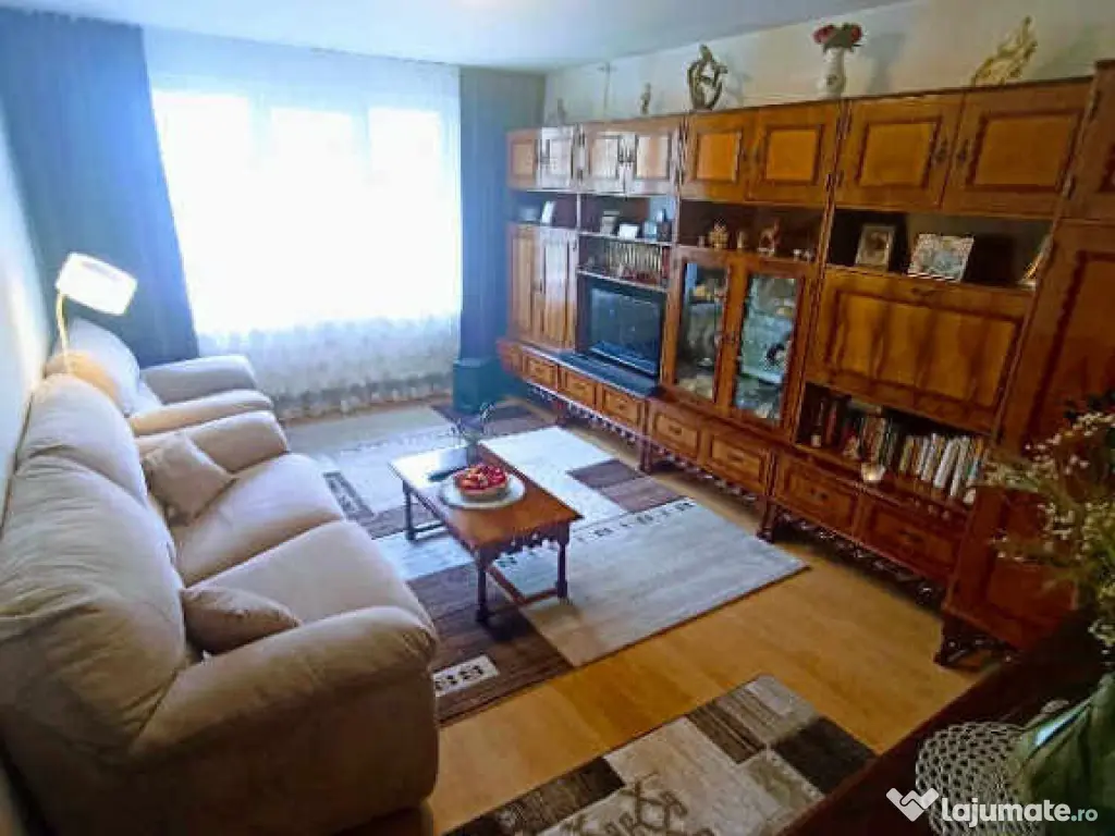 Apartament 3 camere, decomandat - zona Tractorul