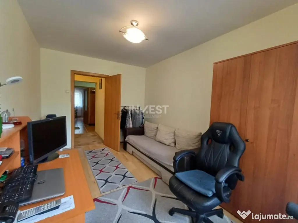 Apartament 3 camere, 2 bai, inclus garaj si boxa, zona Pacur 