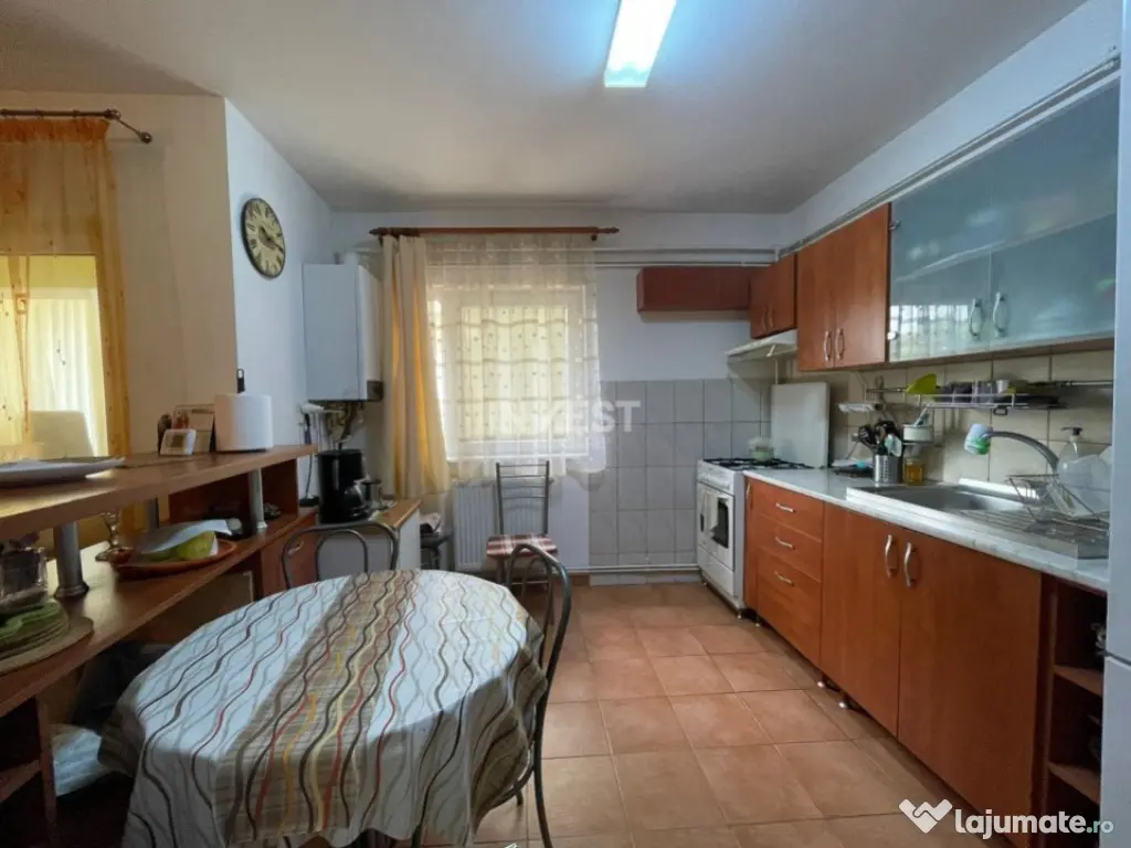 Apartament 3 camere, 2 bai, inclus garaj si boxa, zona Pacur 