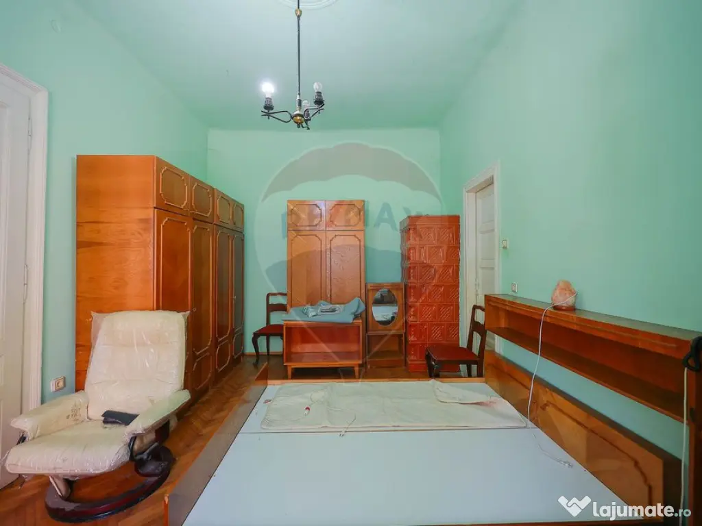 Apartament cu 3 camere de vânzare în zona Ultracentral 