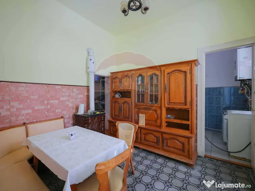 Apartament cu 3 camere de vânzare în zona Ultracentral 