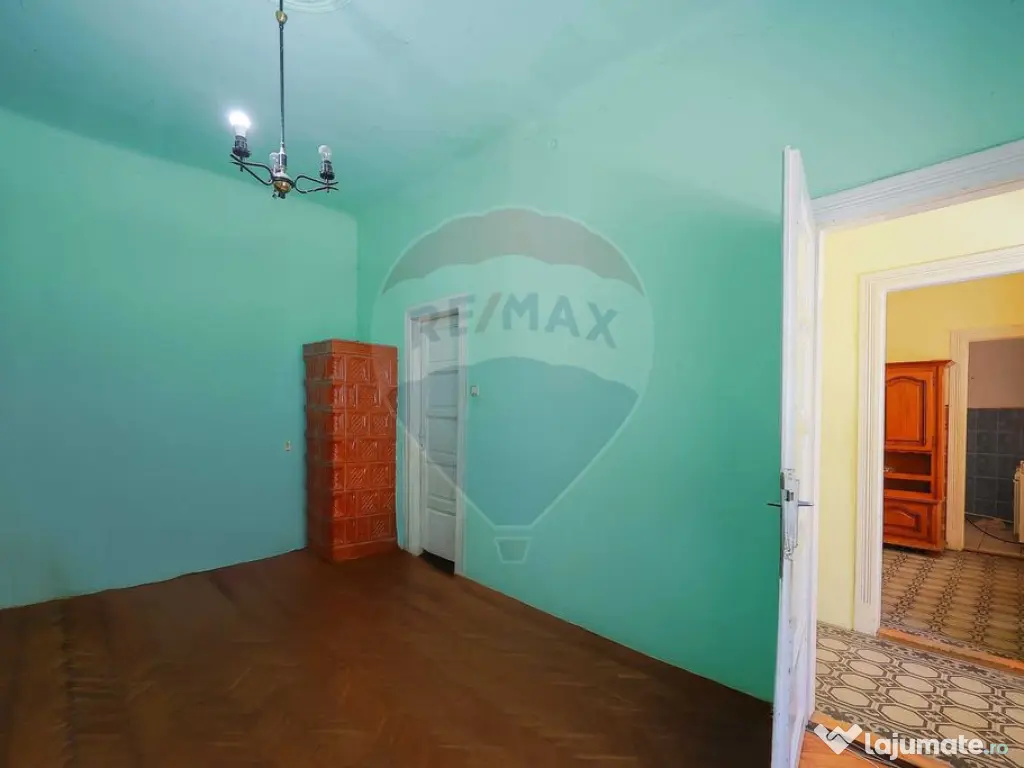 Apartament cu 3 camere de vânzare în zona Ultracentral 