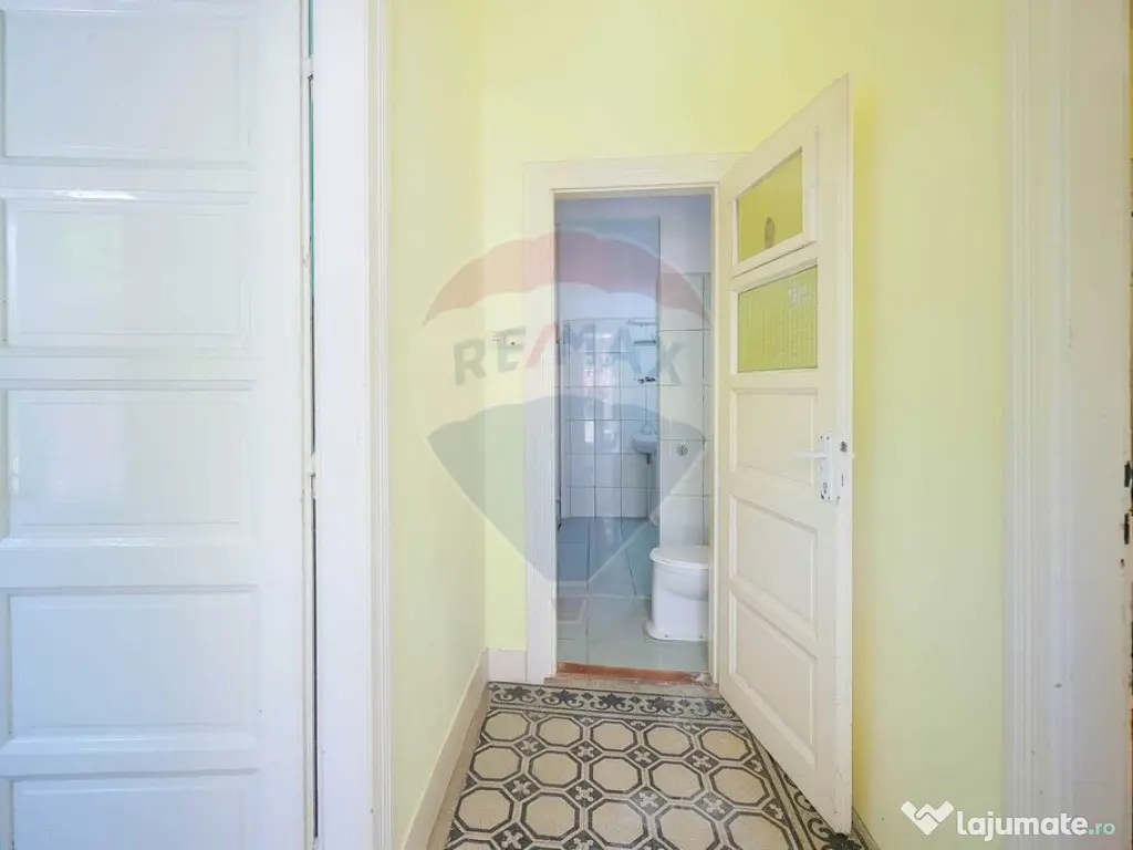 Apartament cu 3 camere de vânzare în zona Ultracentral 