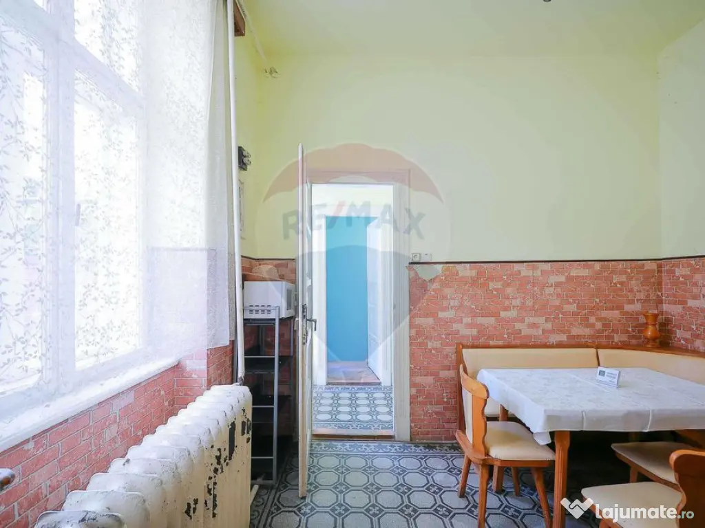 Apartament cu 3 camere de vânzare în zona Ultracentral 