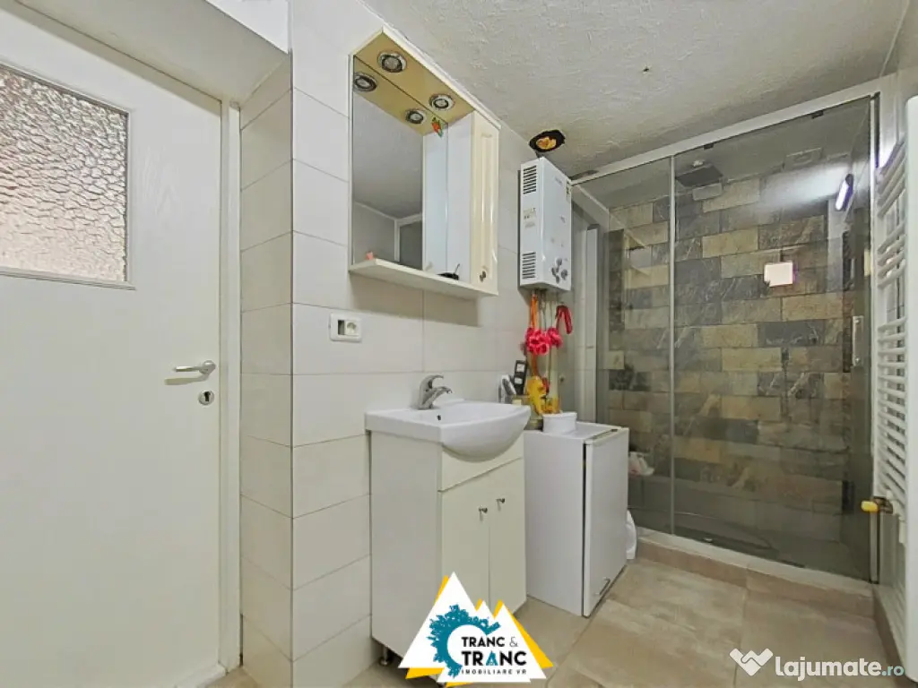 Casă spațioasă cu 4 camere de vânzare – Comuna Aluniș, județul Arad 