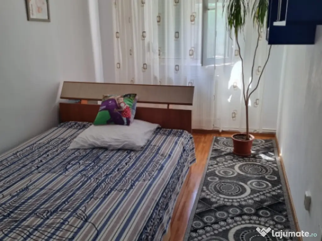 Apartament 3 camere decomandat, 68 mp ,zona 1 Mai ,Ciuperca.