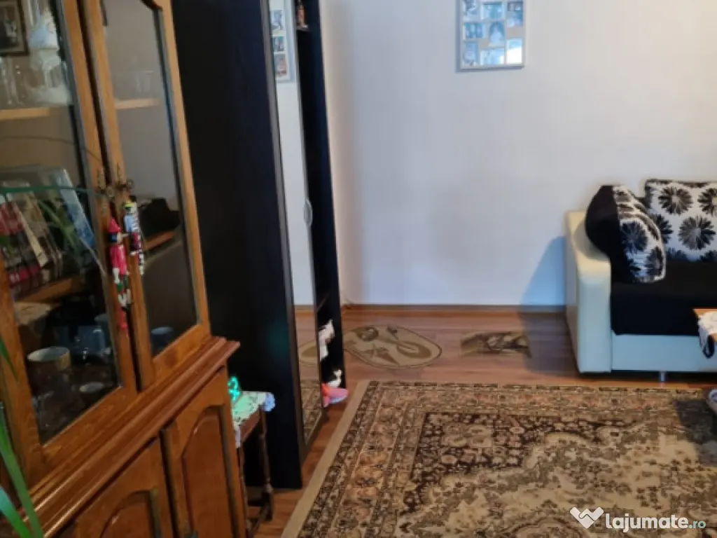 Apartament 3 camere decomandat, 68 mp ,zona 1 Mai ,Ciuperca.