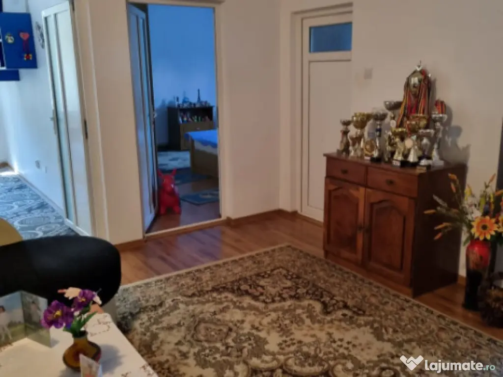 Apartament 3 camere decomandat, 68 mp ,zona 1 Mai ,Ciuperca.