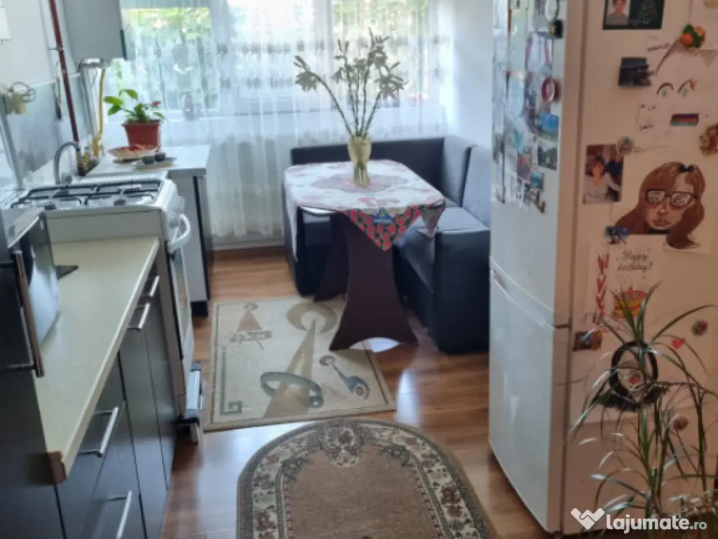 Apartament 3 camere decomandat, 68 mp ,zona 1 Mai ,Ciuperca.