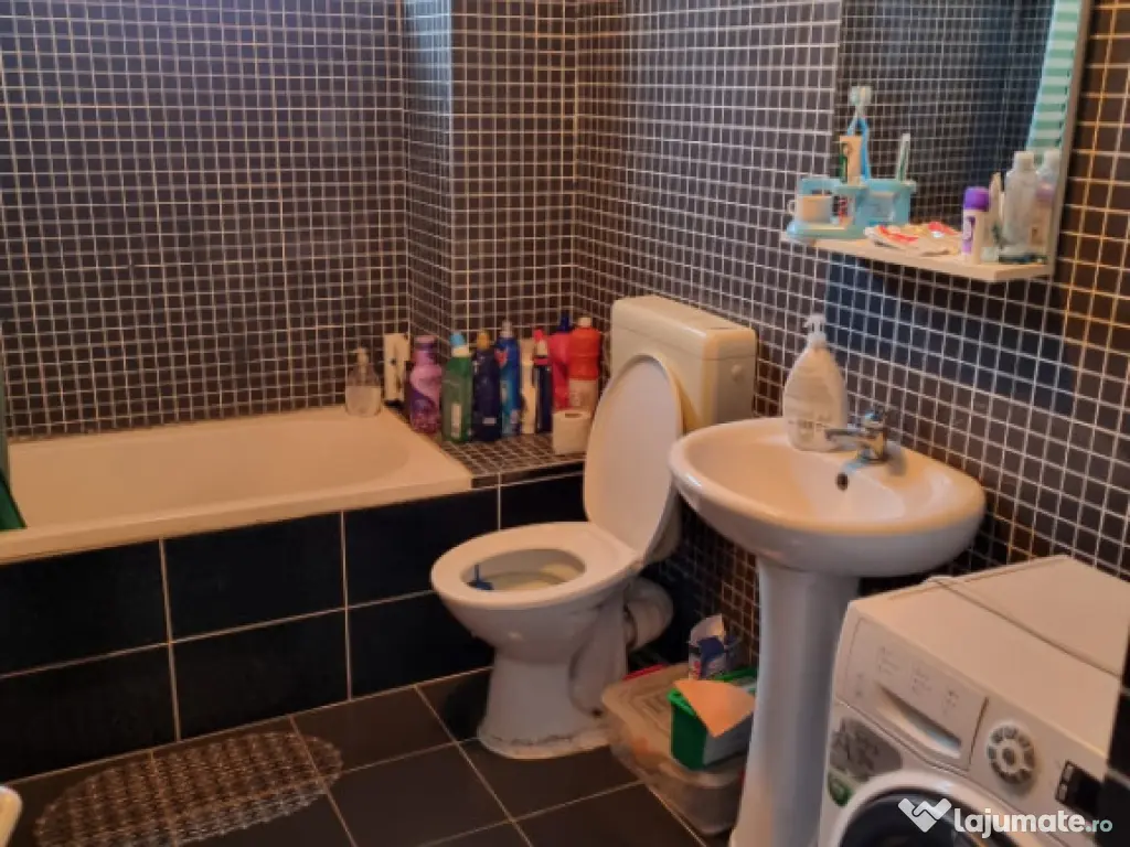 Apartament 3 camere decomandat, 68 mp ,zona 1 Mai ,Ciuperca.