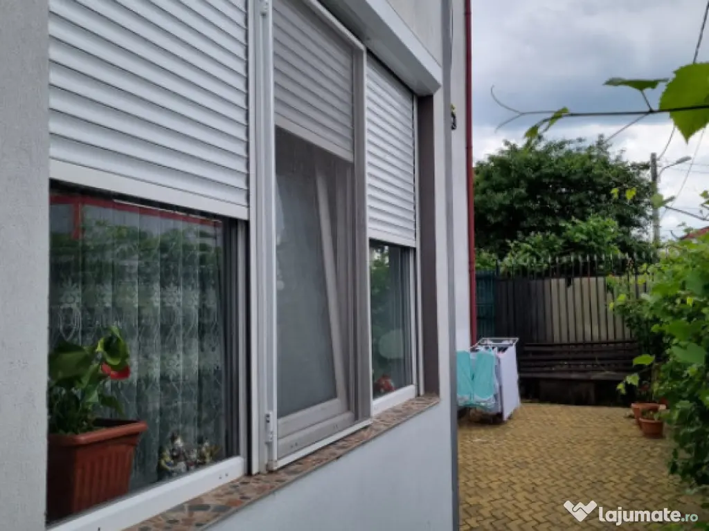 Apartament 3 camere decomandat, 68 mp ,zona 1 Mai ,Ciuperca.