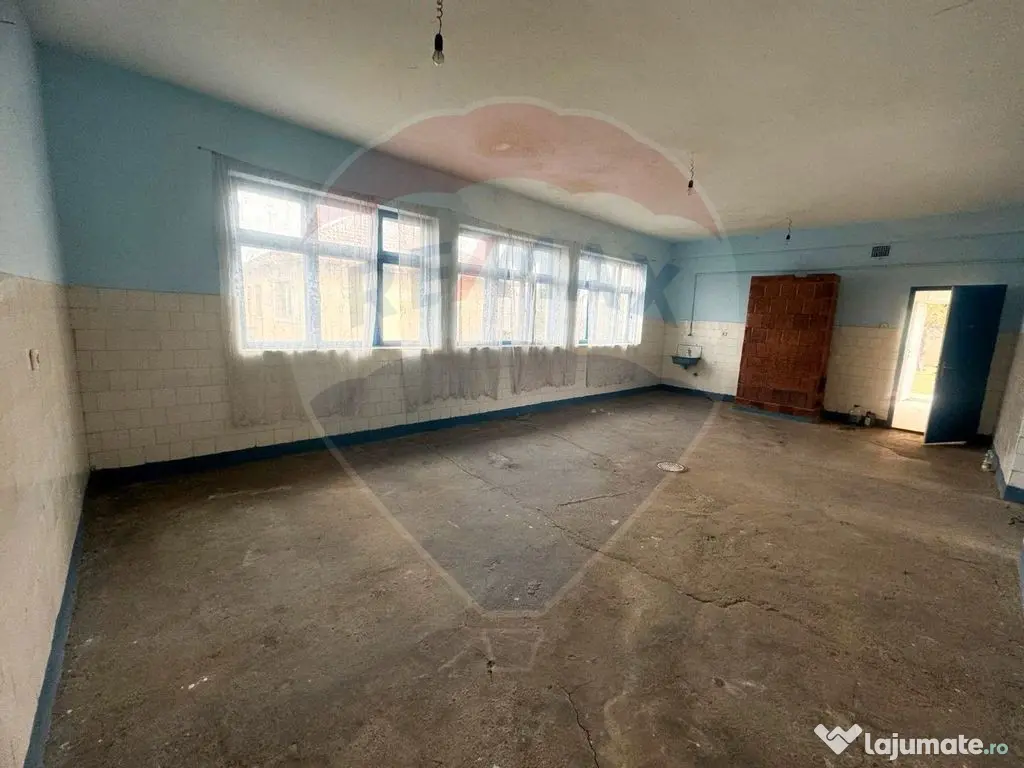 Spațiu comercial/ teren pretabil materiale constructii, ... 