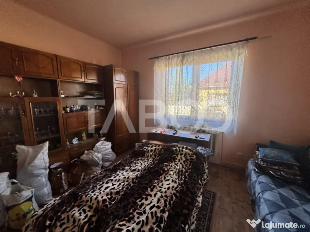 Casa de vanzare cu 3 camere si gradina in zona Turnisor Sibi 