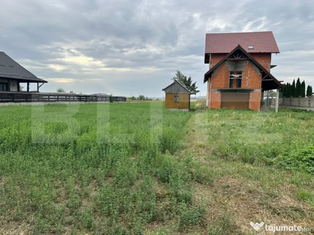 Casa pretabila pensiune/hotel , la rosu, Radauti