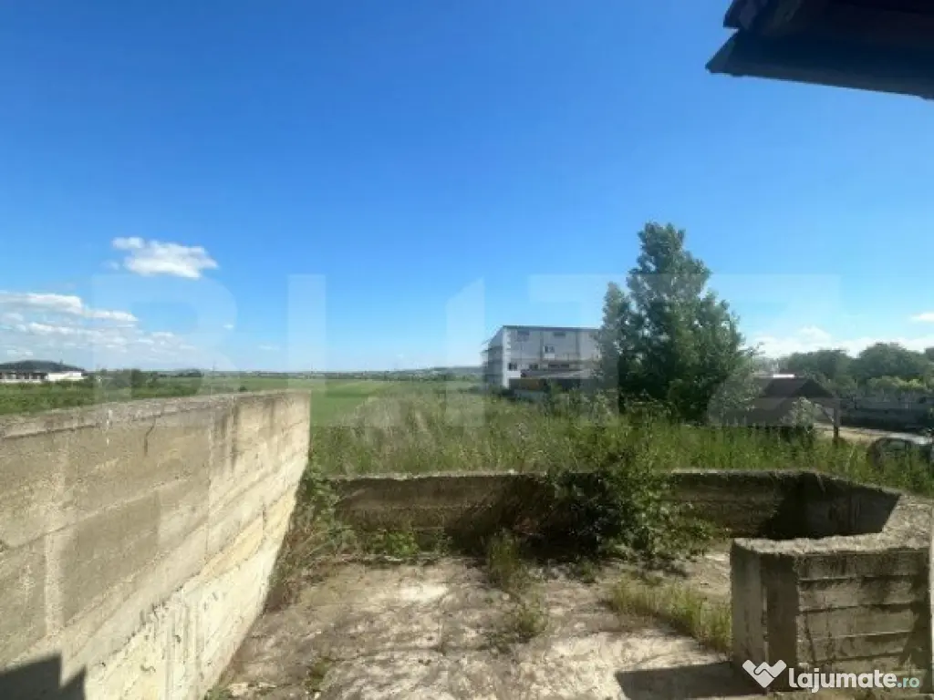 Casa pretabila pensiune/hotel , la rosu, Radauti