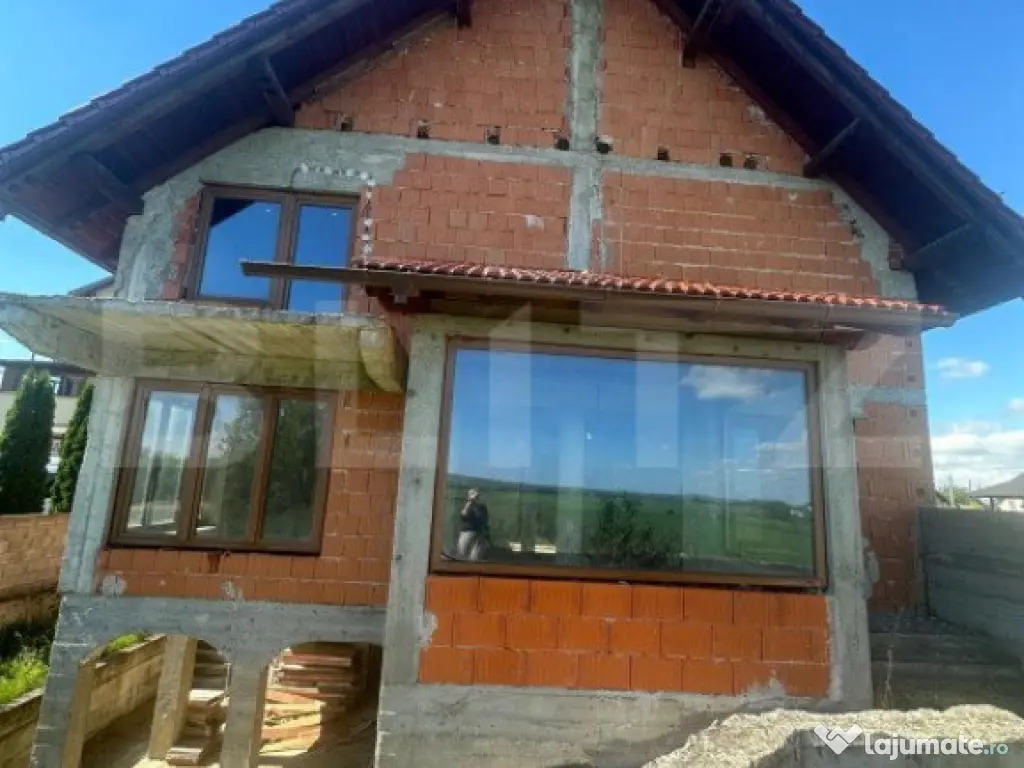 Casa pretabila pensiune/hotel , la rosu, Radauti