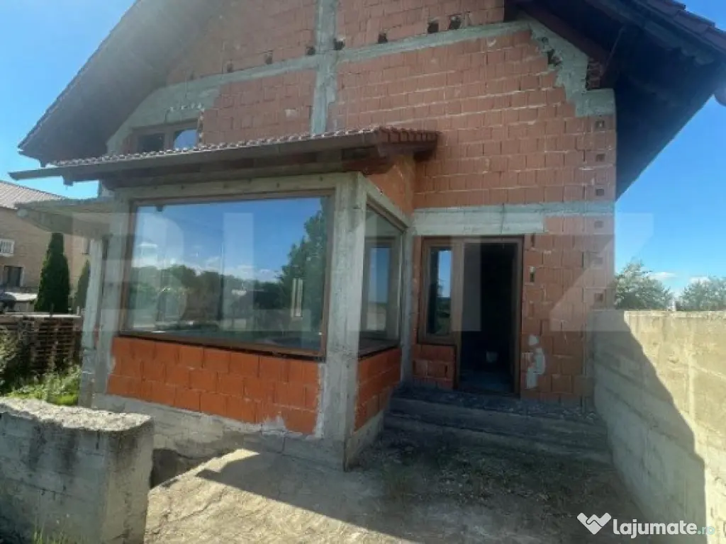 Casa pretabila pensiune/hotel , la rosu, Radauti