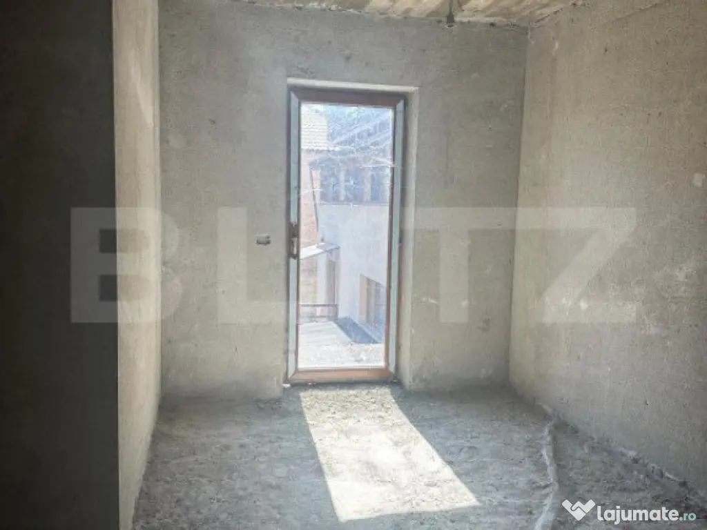 Casa pretabila pensiune/hotel , la rosu, Radauti