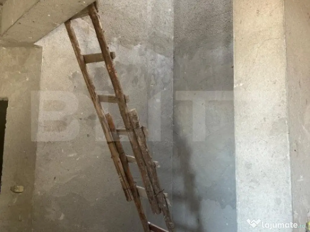 Casa pretabila pensiune/hotel , la rosu, Radauti