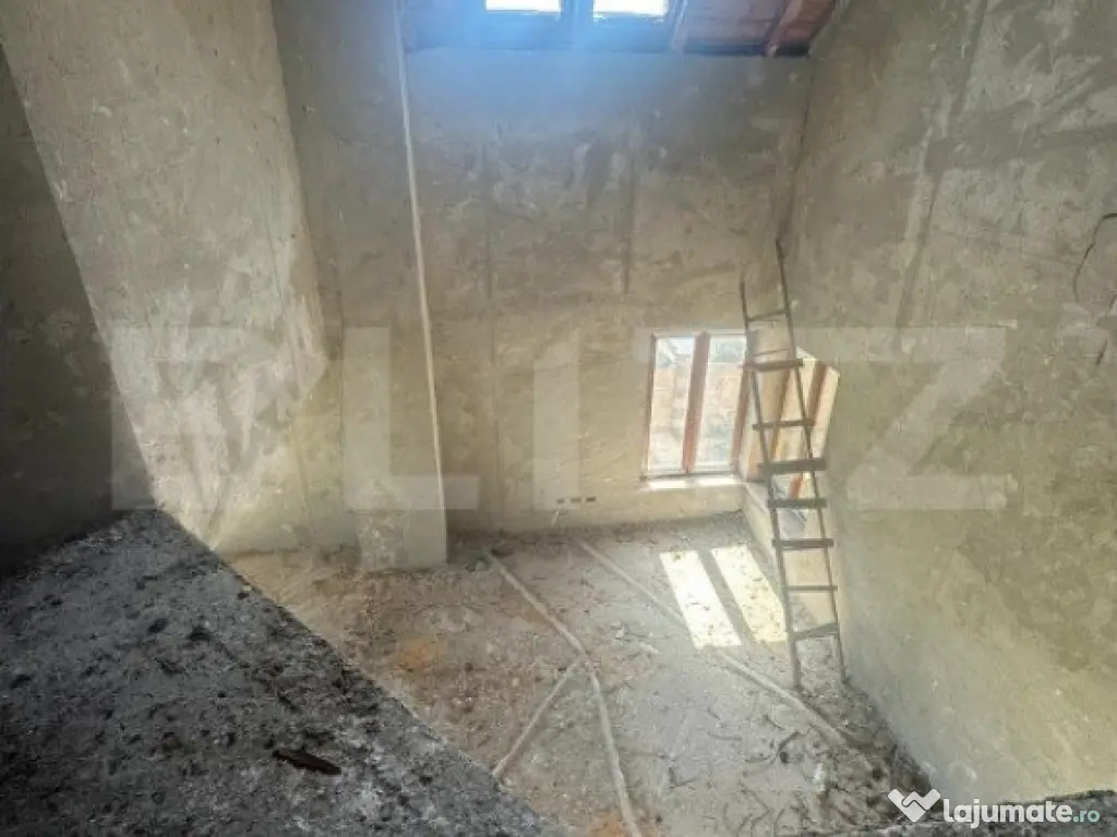 Casa pretabila pensiune/hotel , la rosu, Radauti