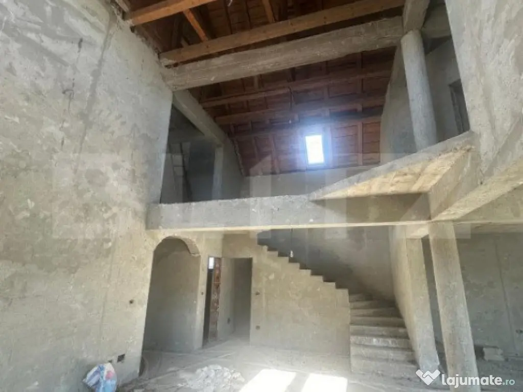 Casa pretabila pensiune/hotel , la rosu, Radauti