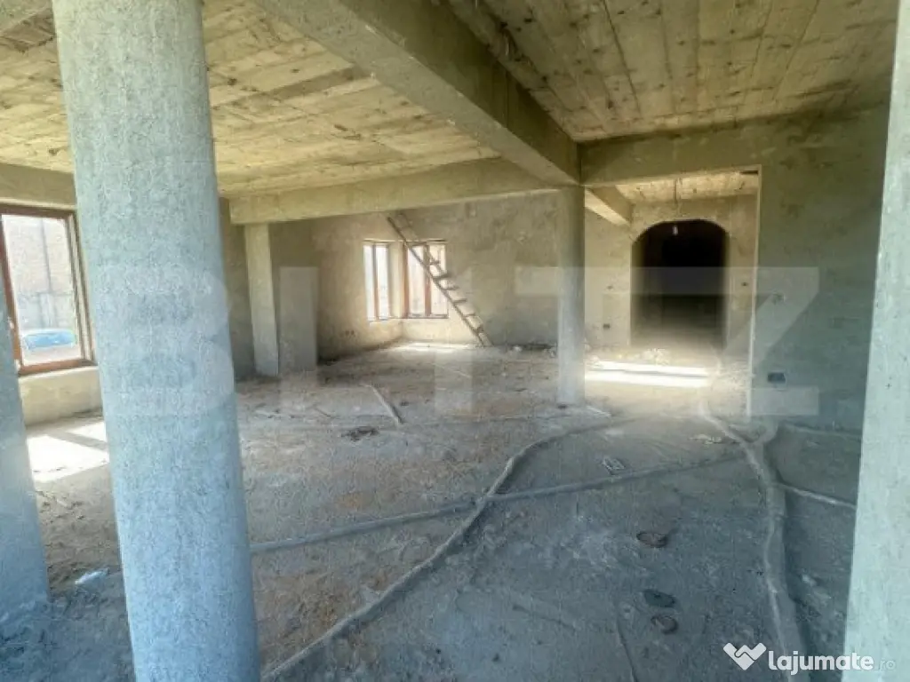 Casa pretabila pensiune/hotel , la rosu, Radauti