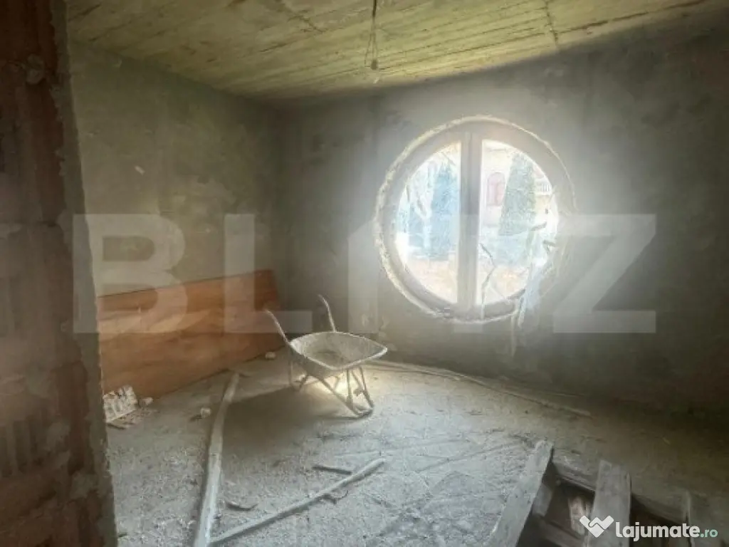 Casa pretabila pensiune/hotel , la rosu, Radauti