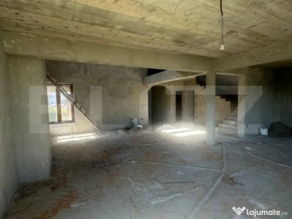 Casa pretabila pensiune/hotel , la rosu, Radauti