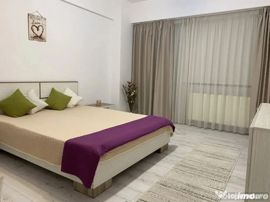 2 camere in zona Complexului Studentesc