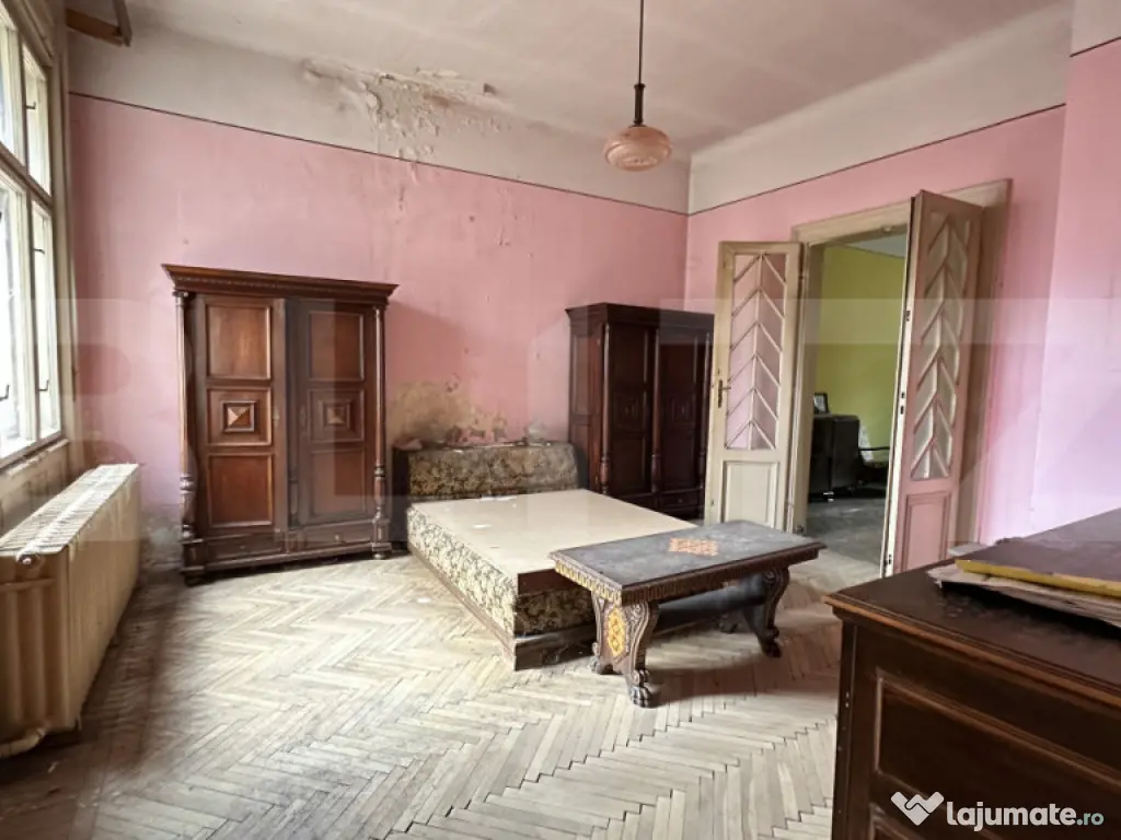 Casa de vanzare, cu 4 camere, demisol 122 mp, zona ultracent