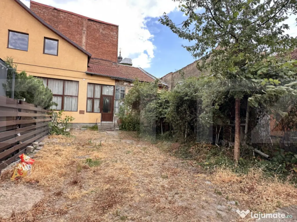 Casa de vanzare, cu 4 camere, demisol 122 mp, zona ultracent