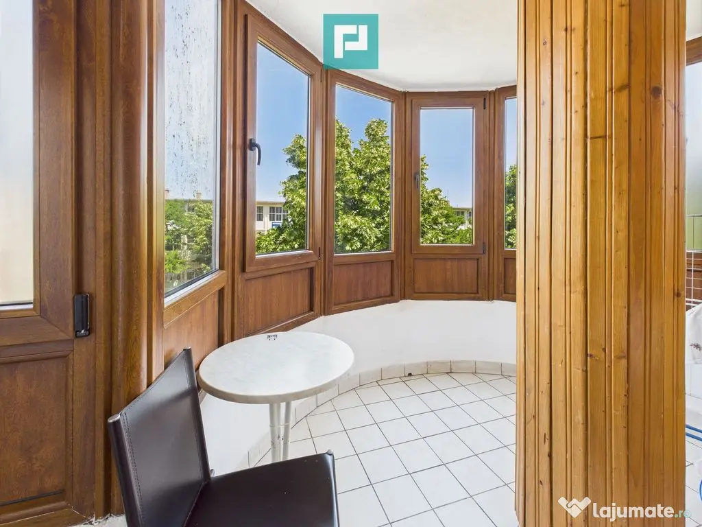 Apartament cu 3 camere în zonă de maxim interes 