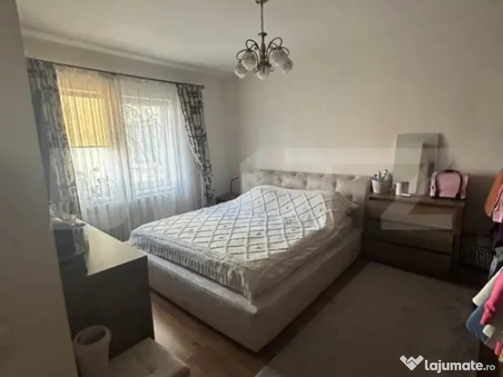 Apartament de vanzare, cu 3 camere, 85 mp, mobilat cu parcar