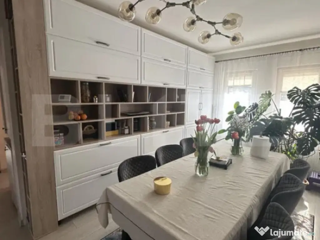 Apartament de vanzare, cu 3 camere, 85 mp, mobilat cu parcar