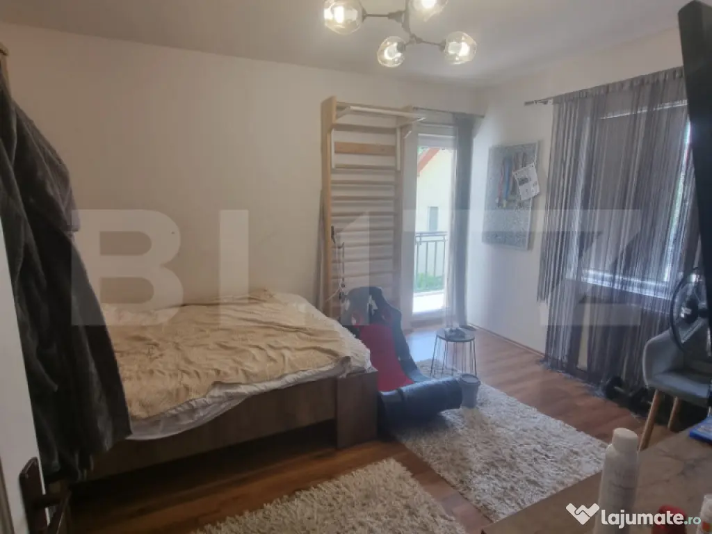 Apartament de vanzare, cu 3 camere, 85 mp, mobilat cu parcar