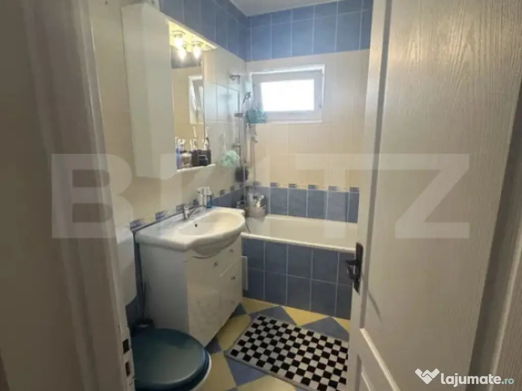 Apartament de vanzare, cu 3 camere, 85 mp, mobilat cu parcar