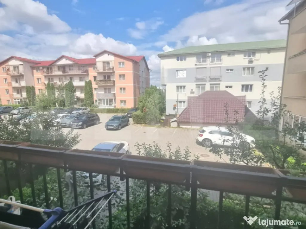 Apartament de vanzare, cu 3 camere, 85 mp, mobilat cu parcar