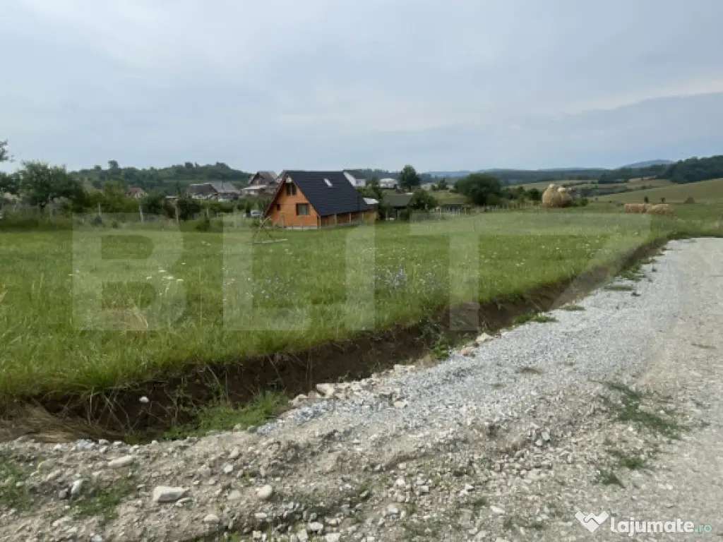 Teren de vânzare – zonă Subcetate, aproape de str. Tărp