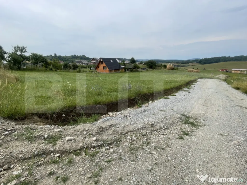 Teren de vânzare – zonă Subcetate, aproape de str. Tărp