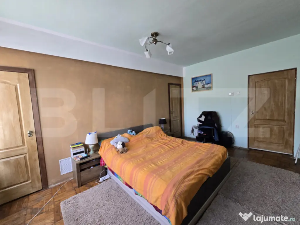 Apartament in casa 100 mp, 3 camere, teren 260mp, zona Dambu